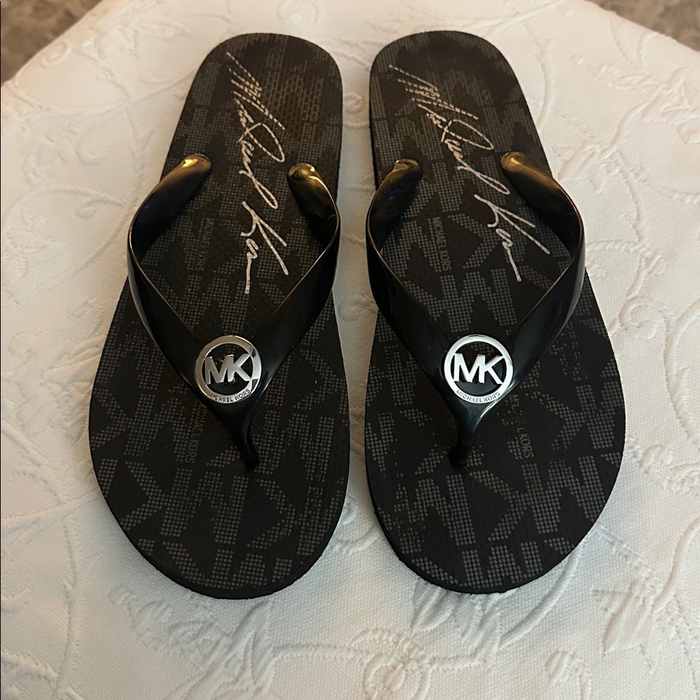 L@@K! Sz 9 Michael Kors Jet Set Signature Flip Flops VERY DIFFICULT TO FIND - Picture 2 of 5